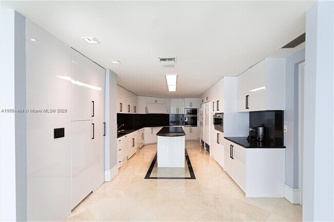 Building Photo - 1643 Brickell Ave