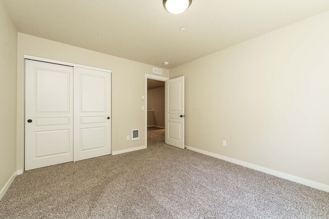 Building Photo - ASK ABOUT OUR AUGUST MOVE IN SPECIAL: Spac...