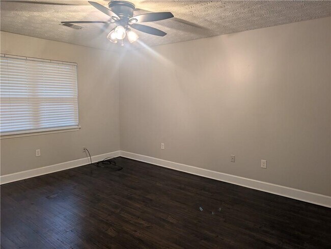 Building Photo - 155 Chesapeake Dr