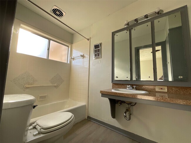 Building Photo - 1309 Jefferson St