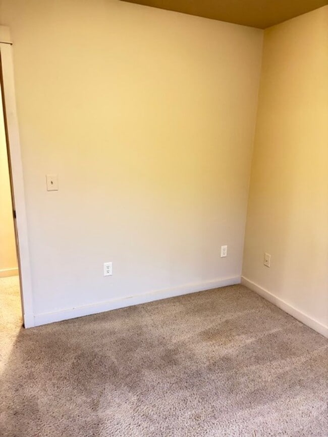 Building Photo - 3 Bedrooms 2 1/2 Bathroom Bozeman Townhouse - Great Location