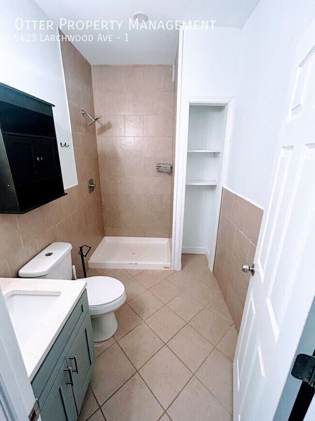 Building Photo - 5423 Larchwood Ave