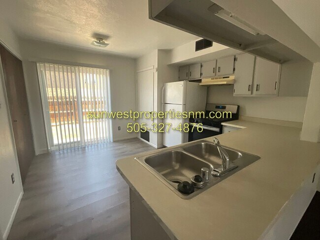 Building Photo - 2810 Parque De Oeste Dr