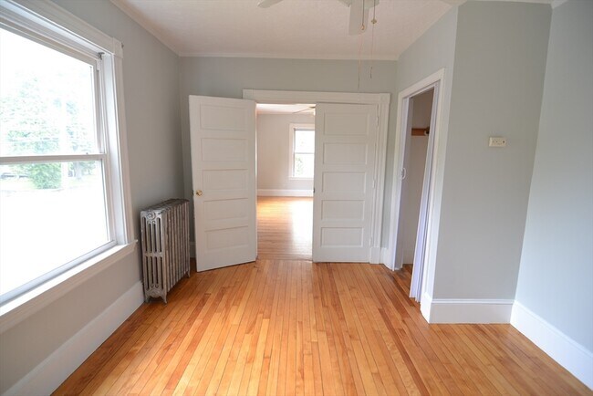 Building Photo - 208 Irving St