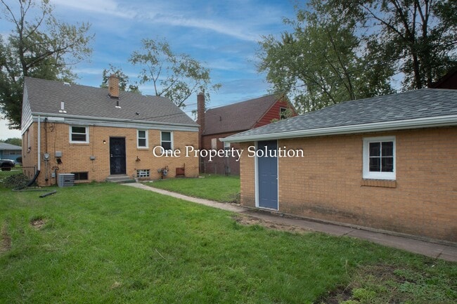 Building Photo - 4656 Pierce St