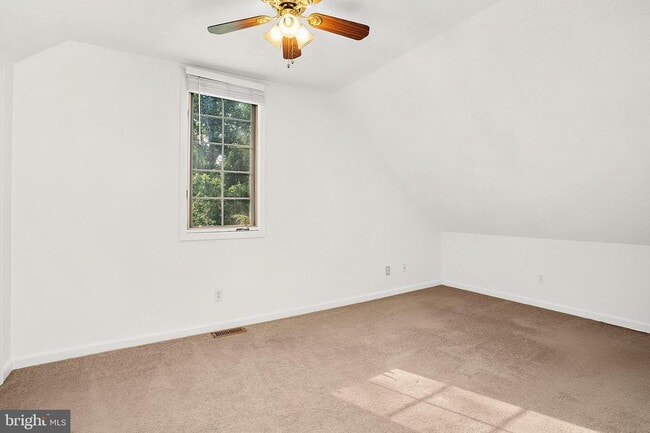 Building Photo - 587 A St