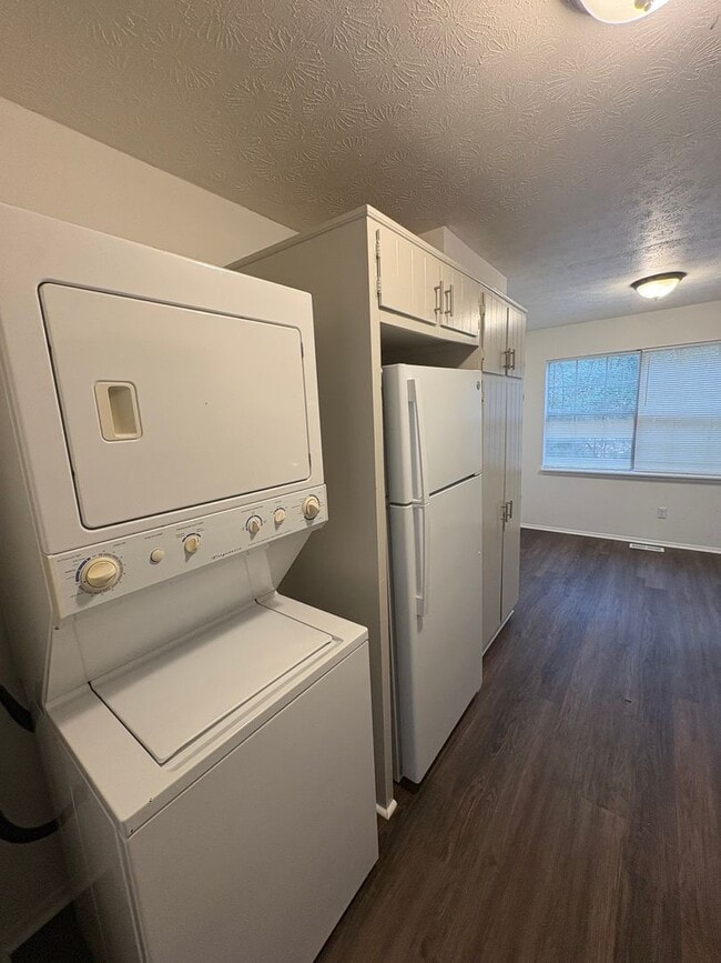 Building Photo - For rent