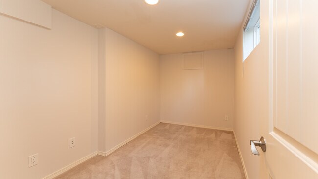 Building Photo - 15323 SE 42nd St