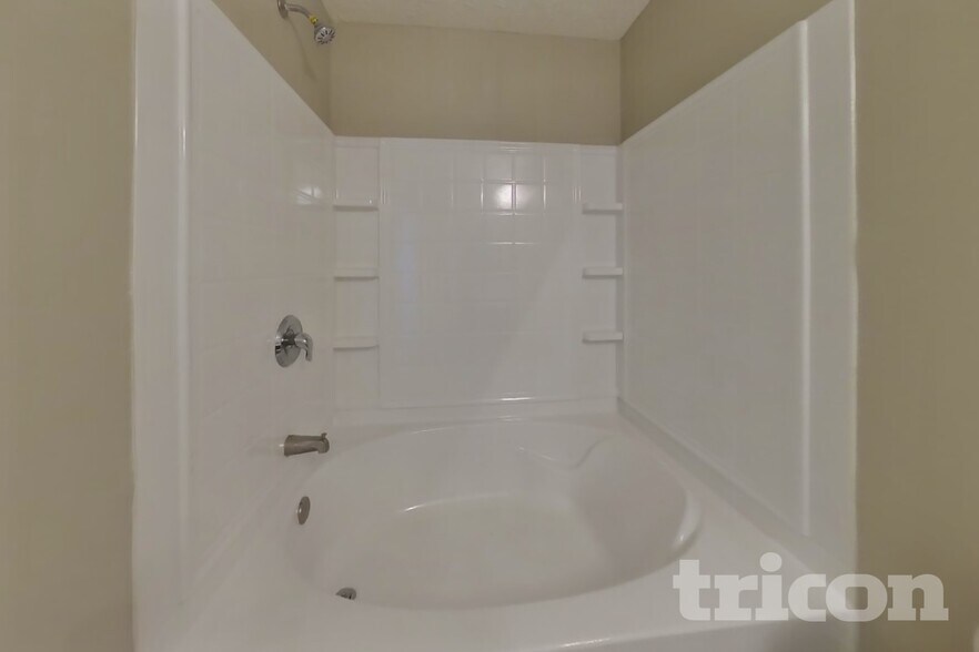 Building Photo - 6300 Ellenwood Dr