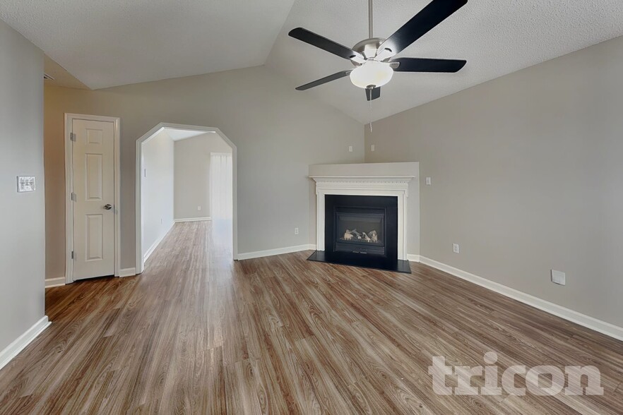 Building Photo - 5169 Parkerwood Dr