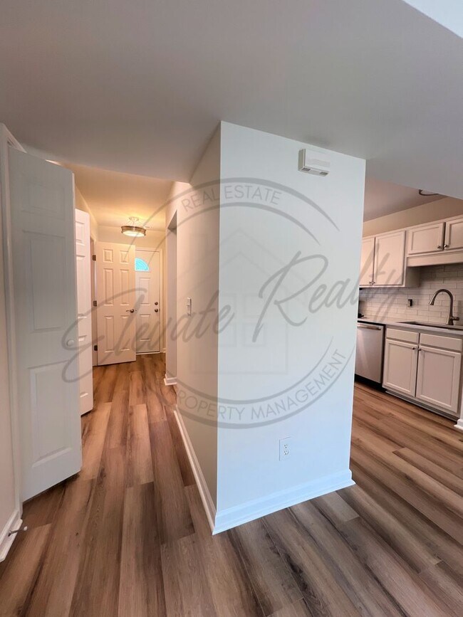Building Photo - SPECIAL: FIRST MONTHS RENT FREE! Two Bedro...