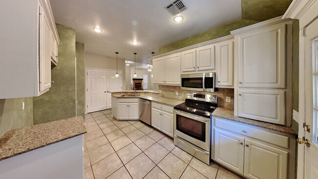 Building Photo - 3 Bedroom in Edmond