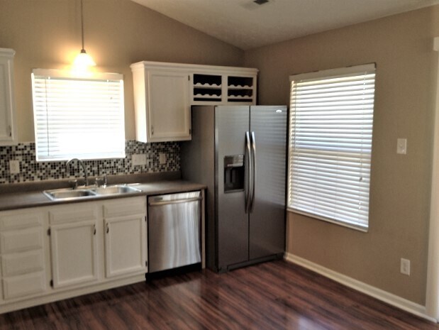 Building Photo - 391 Sherman Dr