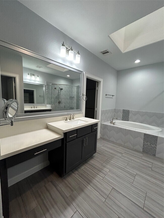 Building Photo - 1211 Marconi St