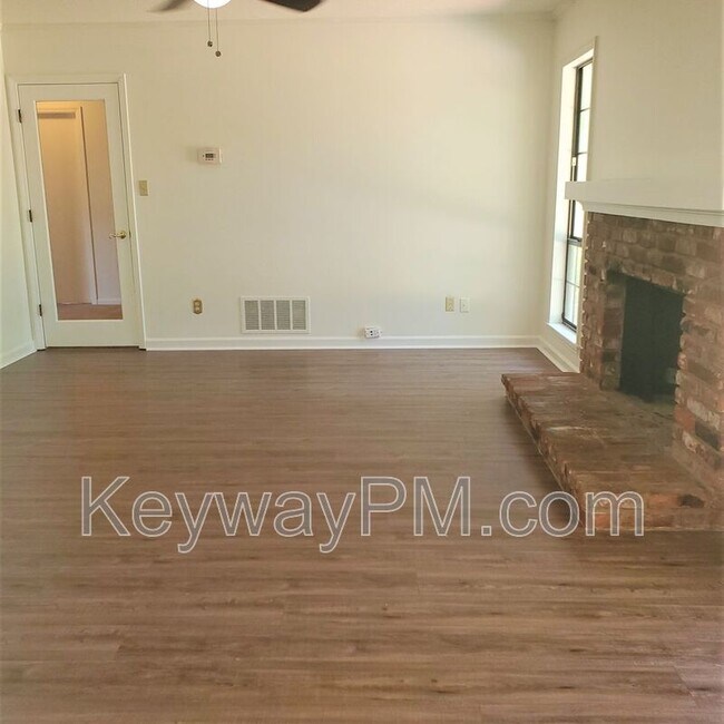 Building Photo - 4441 Shadowmoor Dr