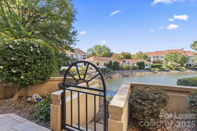 Building Photo - 18009 Kings Point Dr