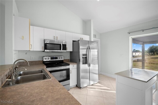 Building Photo - 4080 24th Ave NE