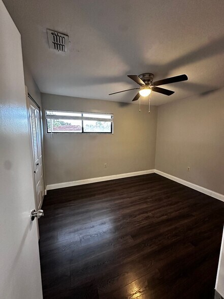 Building Photo - 5082 Ernst Ct