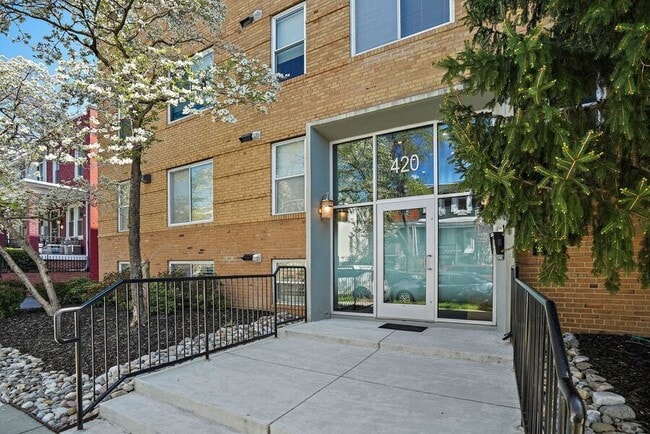 Building Photo - 420 16th St SE