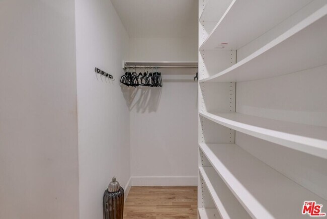 Building Photo - 21447 Providencia St