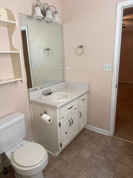 Building Photo - 343 Hobson Dr