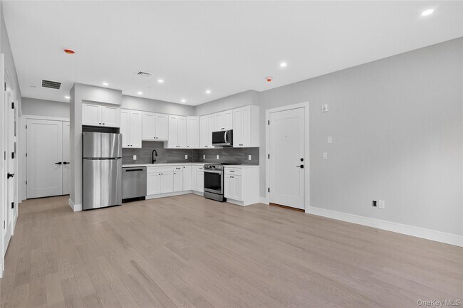 Building Photo - 10 Market St