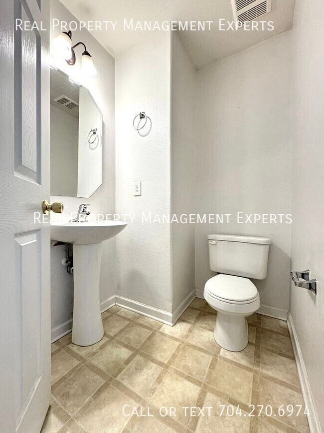 Building Photo - 8549 Filbert Ln