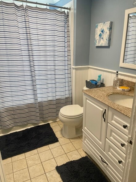 Bathroom - 13 Holland St