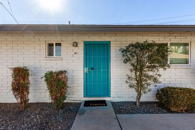 Interior Photo - Granada Gardens