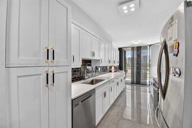 Building Photo - 3640 Yacht Club Dr
