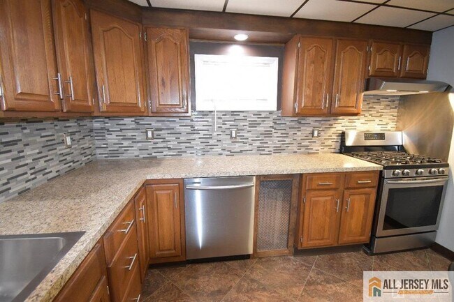 Building Photo - 99 Main St