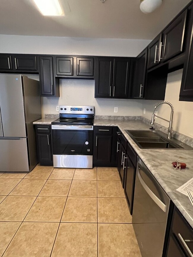 Building Photo - South Phoenix 3Bed 2.5 Bath Garage