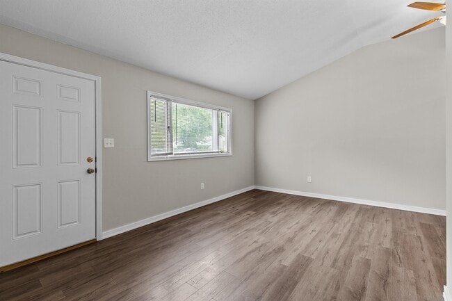 Building Photo - 1415 Plaza Pl