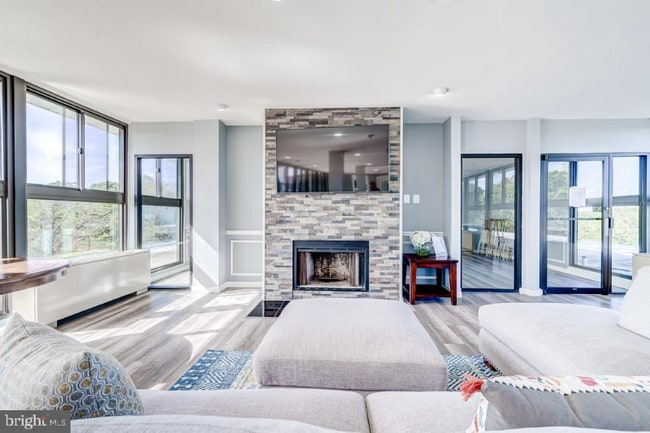 Building Photo - 600 Roosevelt Blvd