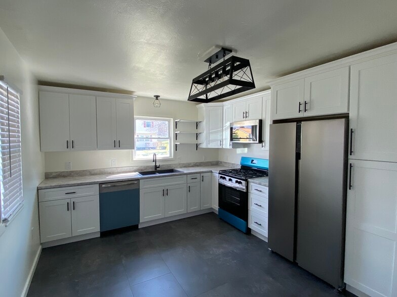 Building Photo - 1416 E 35th St