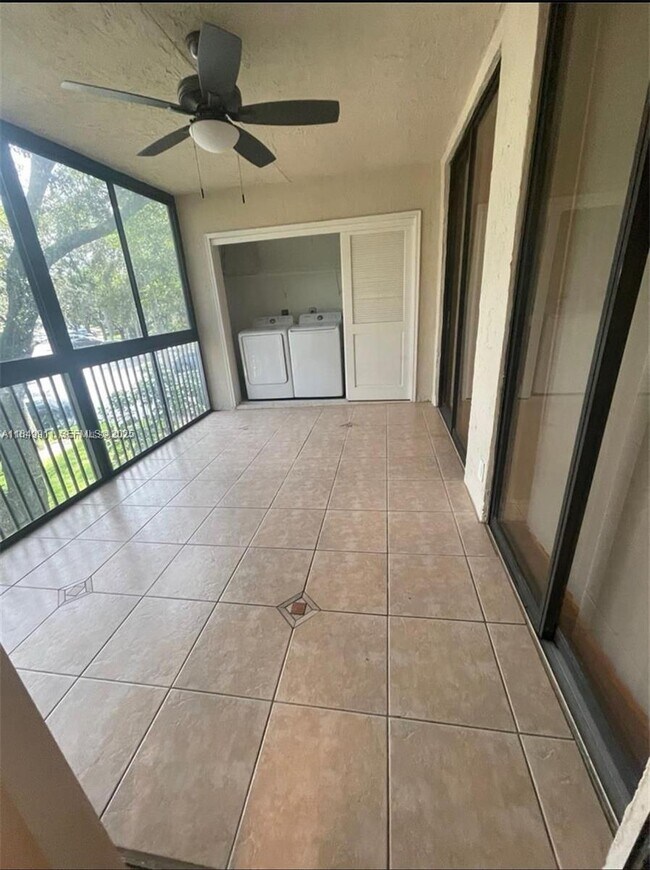 Building Photo - 4541 Carambola Cir S
