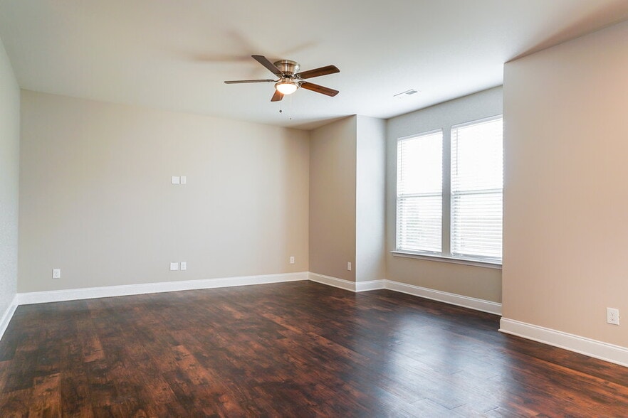 Building Photo - 3417 Snowberry Dr