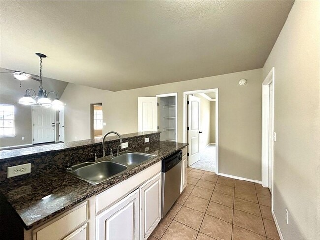 Building Photo - Craftsman style 3 bedroom 2 bath Home - Avail NOW!