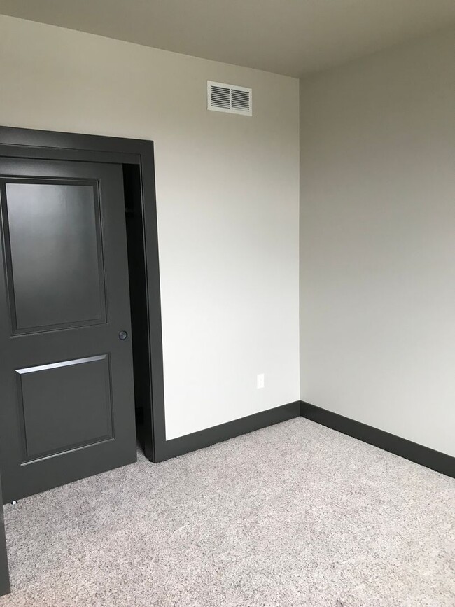 Building Photo - Amazing 4-bedroom home in White Bluffs!