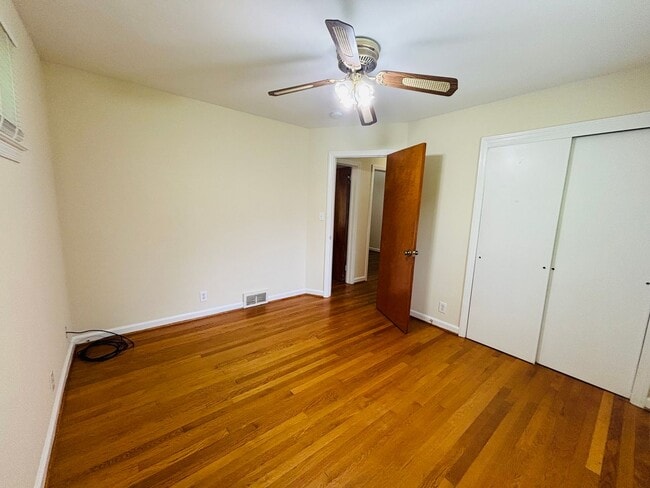 Building Photo - 709 Barringer Dr