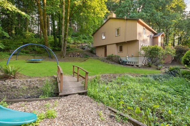 Building Photo - Beautiful 3 bedroom home in Lake Oswego!