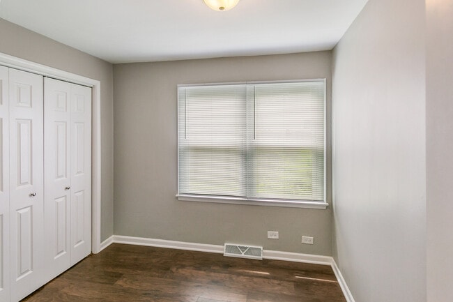 Building Photo - 15403 Cherry Ln
