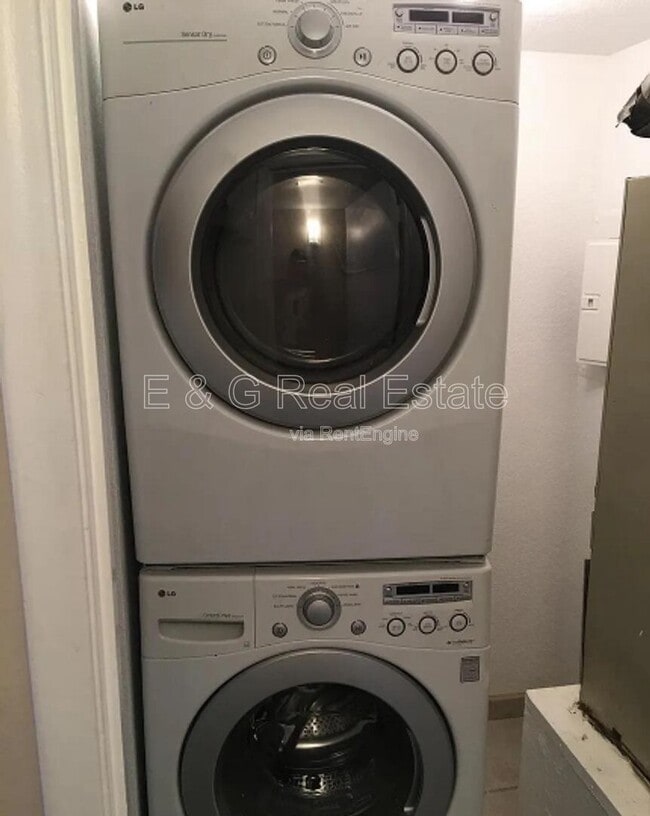 Building Photo - 510 W University Dr