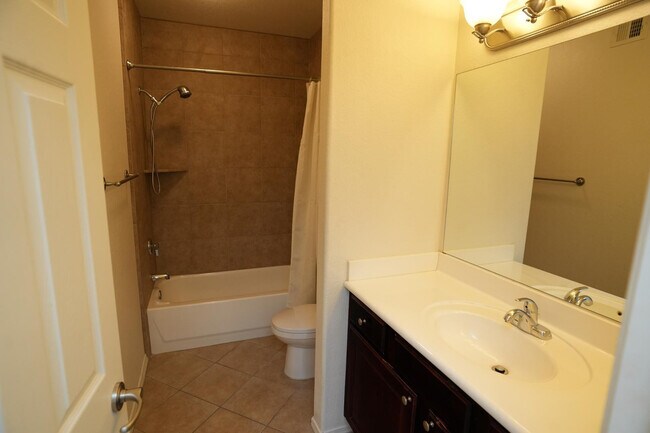 Building Photo - 4925 E Desert Cove Ave