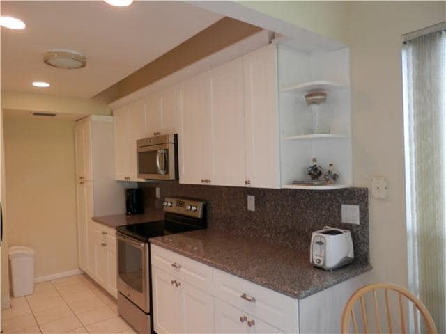 Building Photo - 830 Greensward Ct