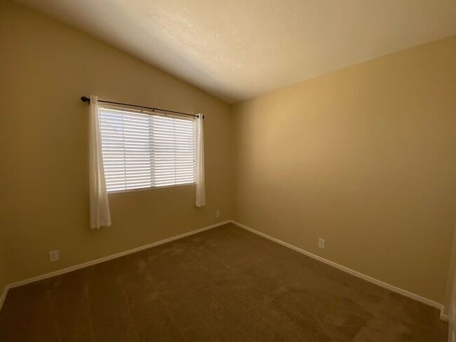 Building Photo - Scottsdale 3 bedroom 2 bath single level home