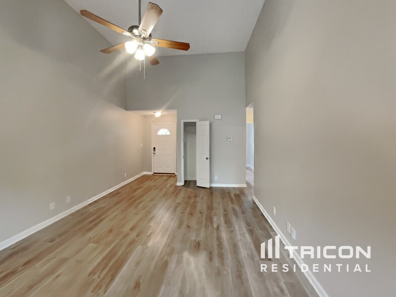 Building Photo - 2432 Egret Dr