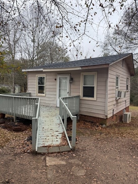 Primary Photo - 102 Indian Creek Dr