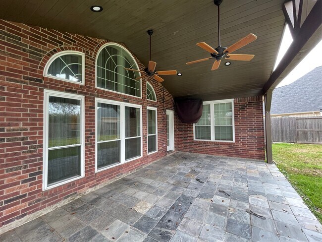 Building Photo - 1759 Lakeside Enclave Dr