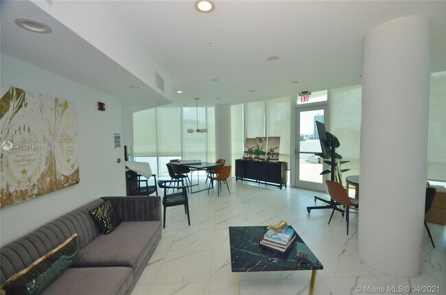 Building Photo - 480 NE 30th St